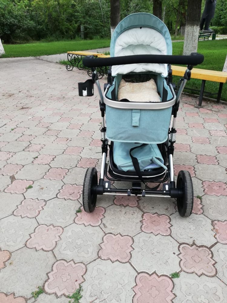 Продам    коляску      в хоршем состояний