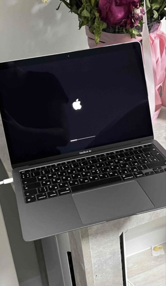 Apple MacBook Air (M1, 2020)