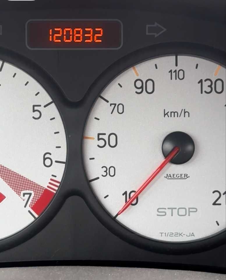 двигатель 1.4см (KFW, KFV) на Пежо привозной в навесе.