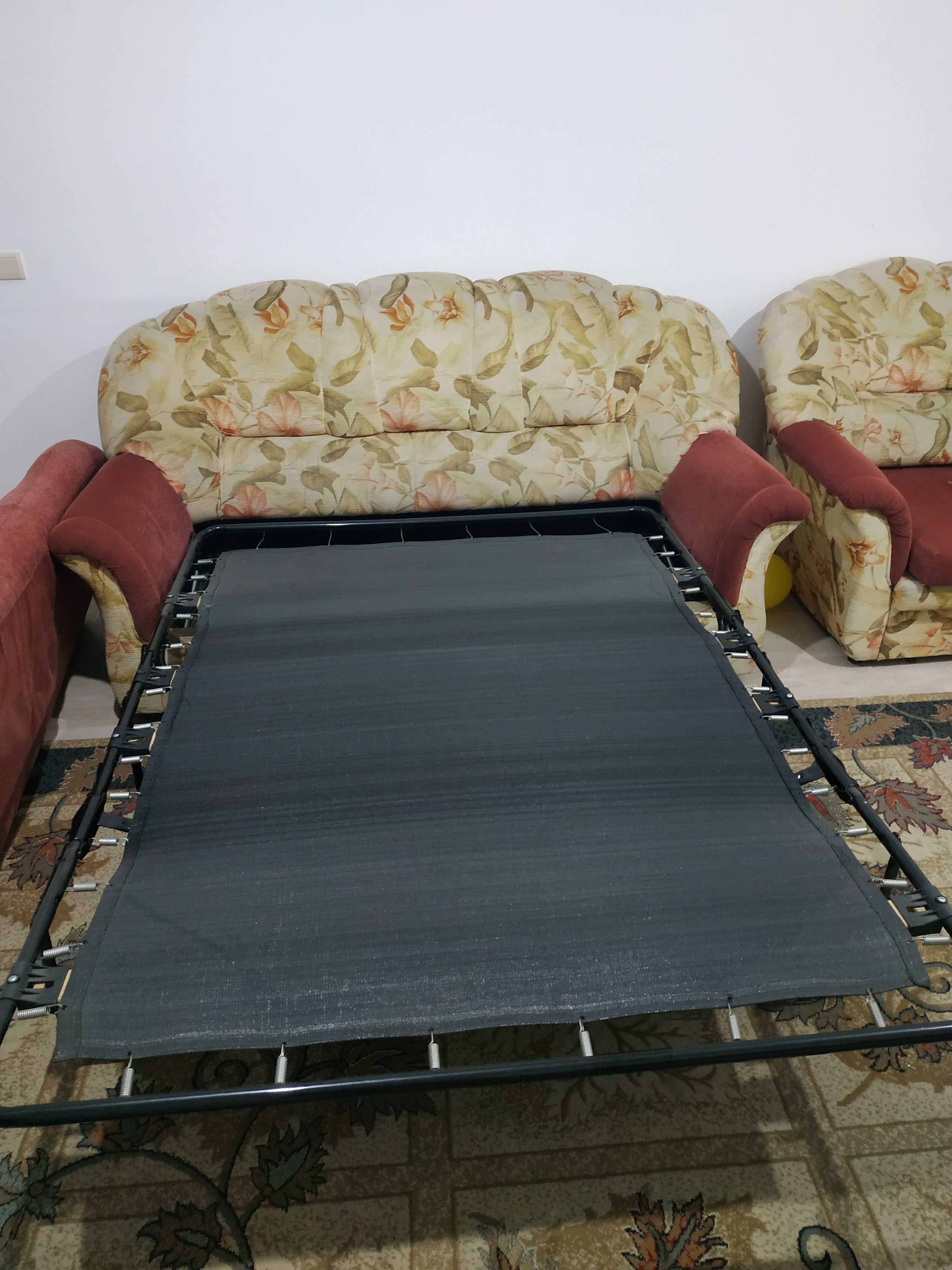 Продам комплект мягкой мебели: диван-кровать и тахта