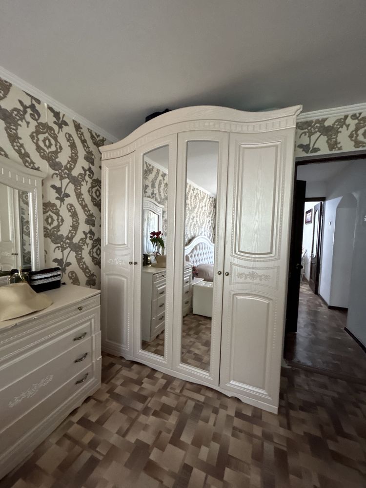 Продам стенку тумба 2 штуки и кровать со шкафом