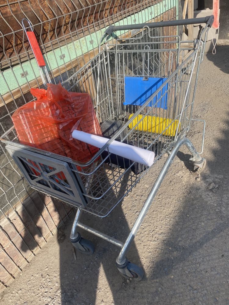 Продам корзину  тележку .