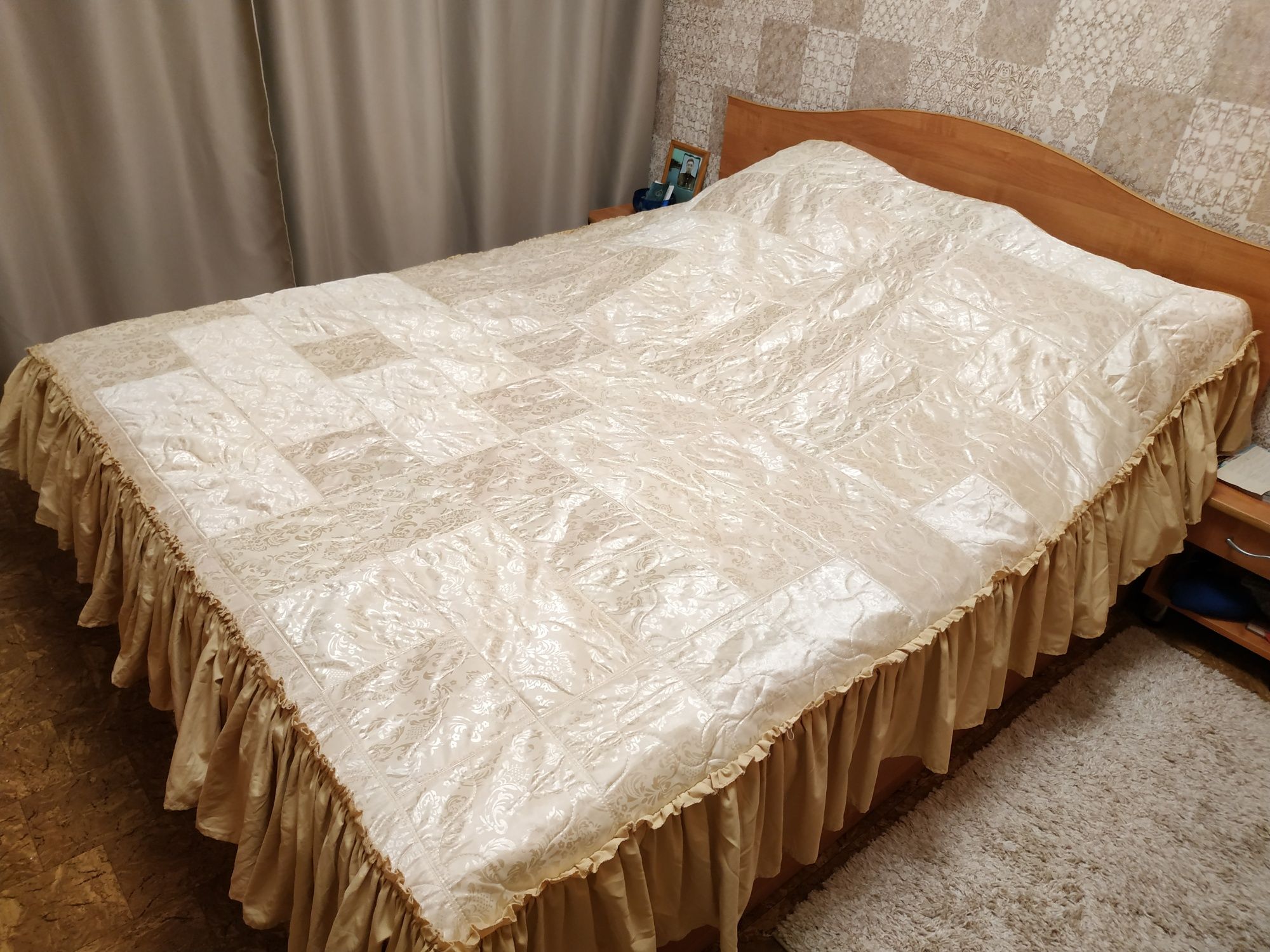 Продам покрывало на 2-х спальную кровать
