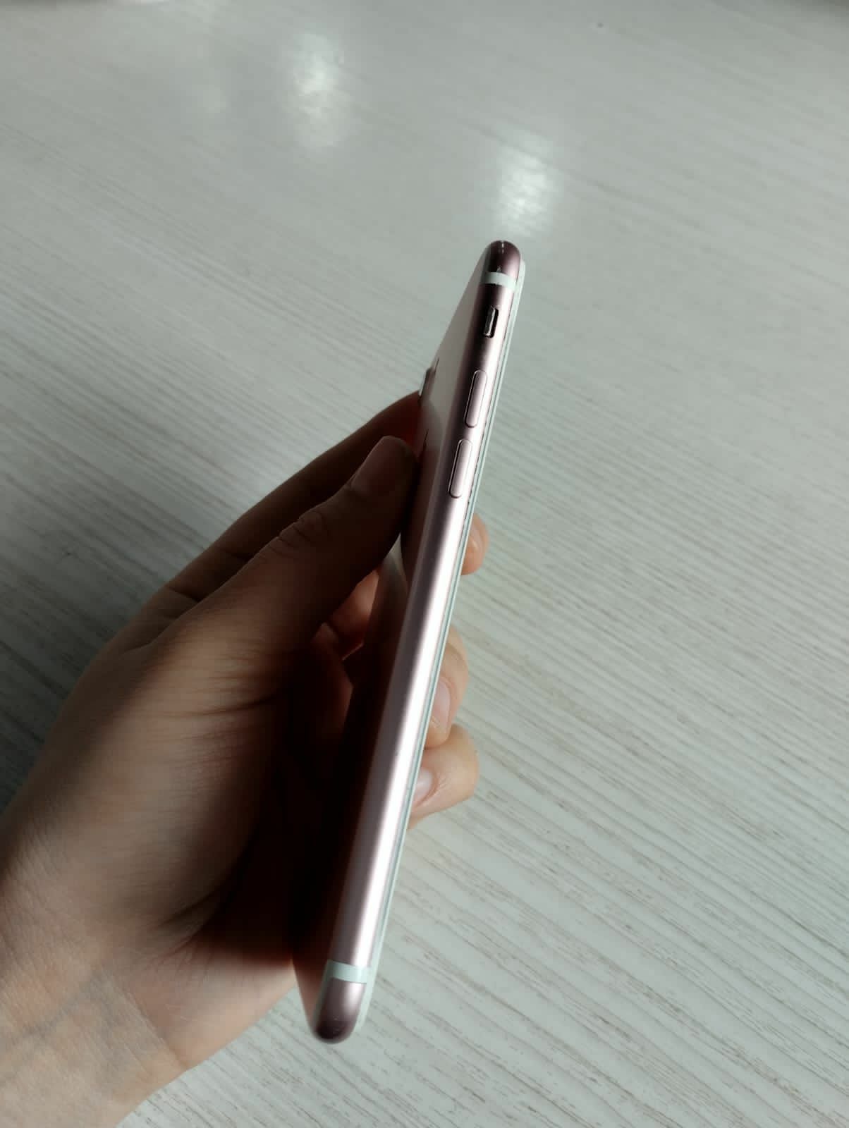 iPhone 7  в отличном состоянии