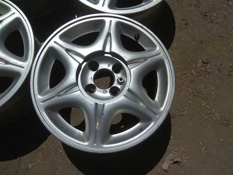 Продам оригинальные легкосплавные диски на автомашину Renault Laguna