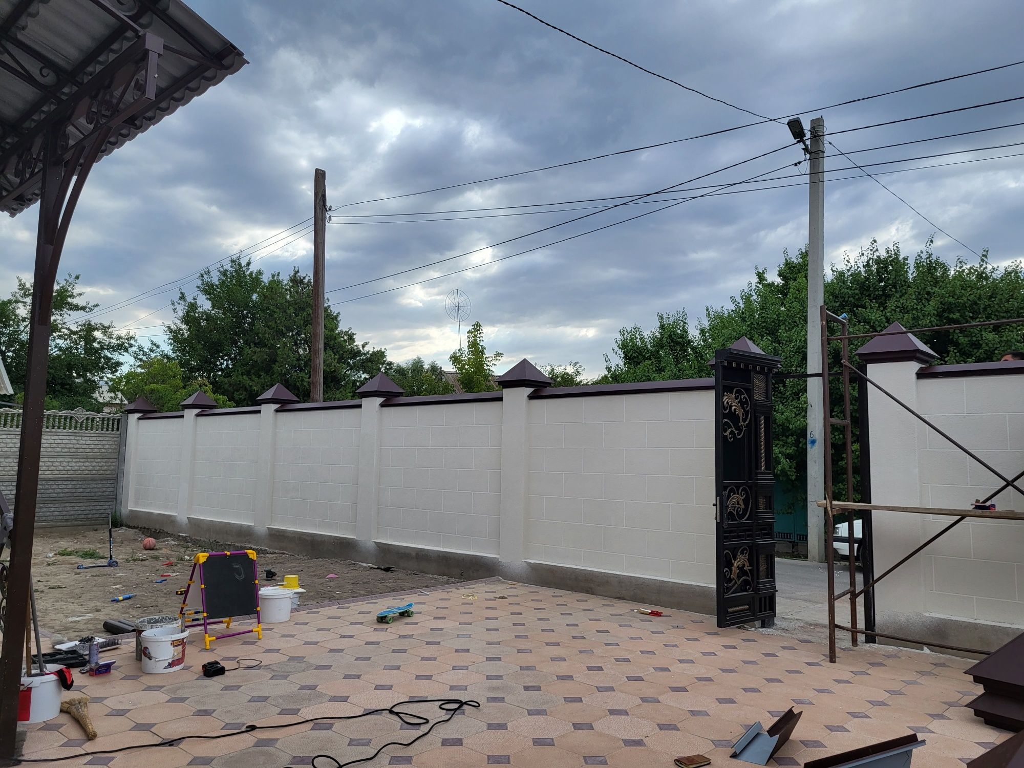 Жестяные работы подоконник, желоб,дымоход, парапед,водосток, вытяжка.