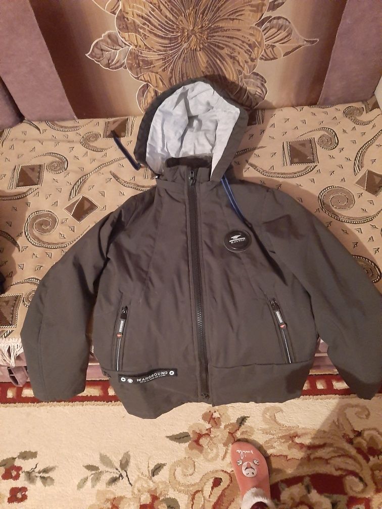 Продам подростковые куртки весеннее-осеннюю.