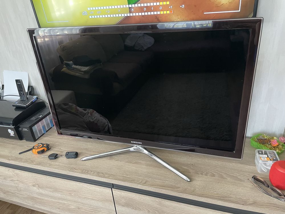 Продам телевизор Samsung (смарт). Диагональ 101 см 40 дюймов.