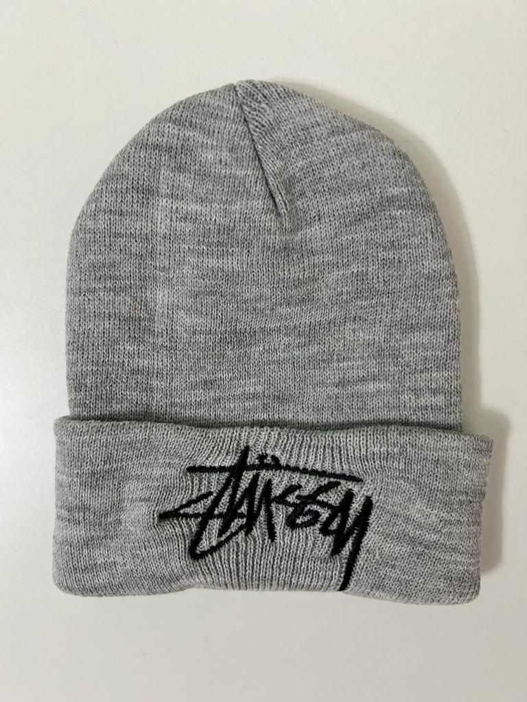 Шапки stussy и carhartt