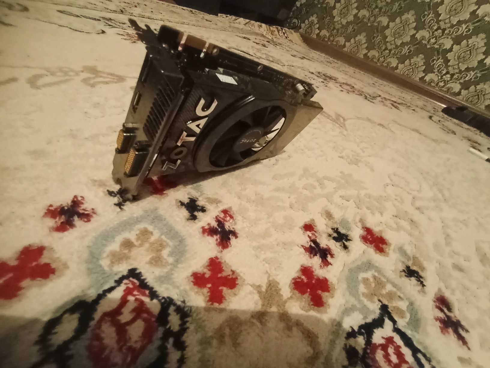 Видеокарта GTX 550 TI 1GB