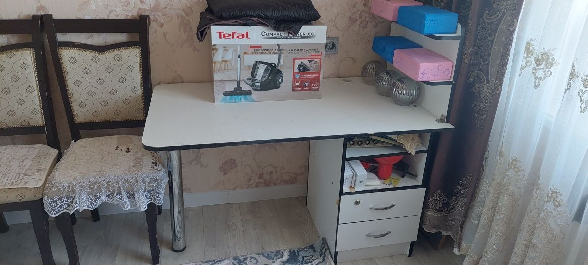 Продам маникюрьный стол б/у