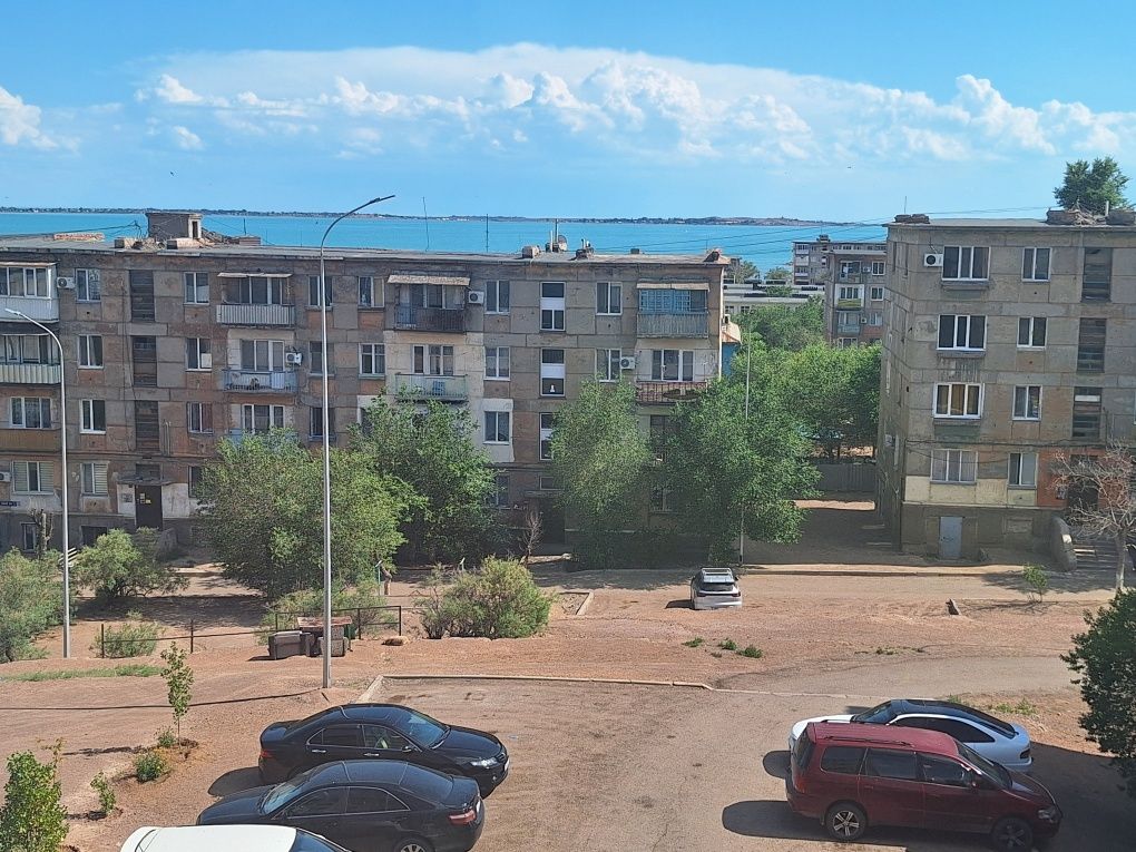 Срочно в центре продаётся  3-комнатная квартира по ул.  Абай 22 "а"