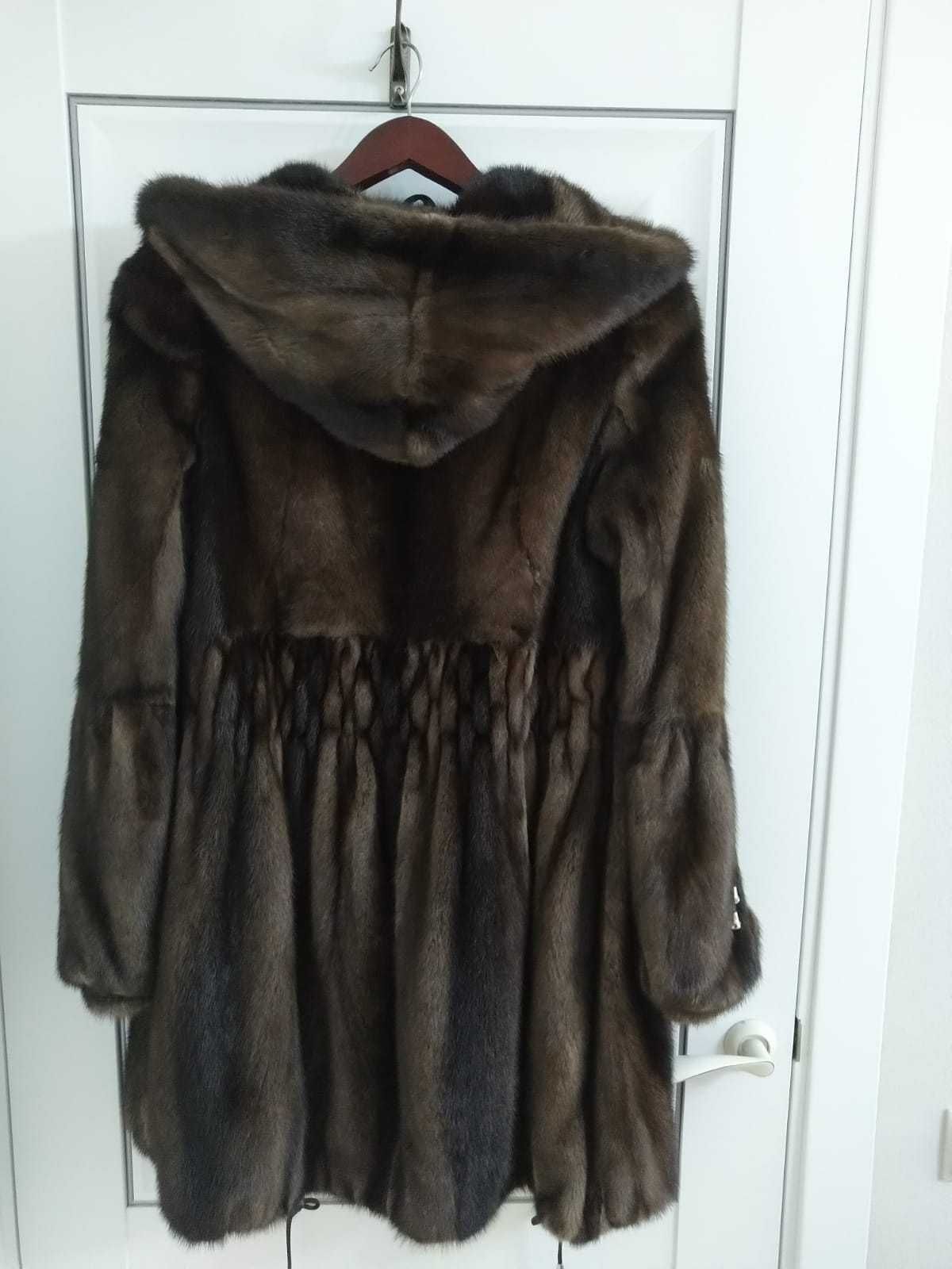 Продам женскую норковую шубу