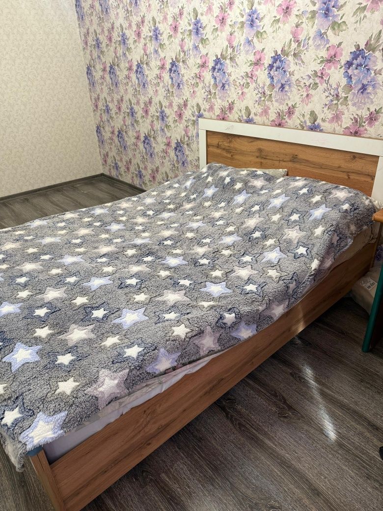 Продам двухспальную кровать