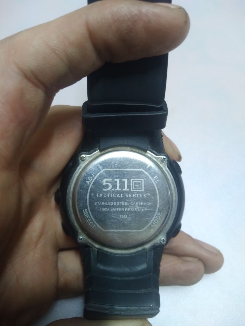Продам наручные электронные часы 511