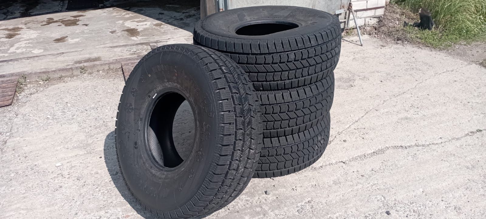 Продам шины 12.5/35 R15