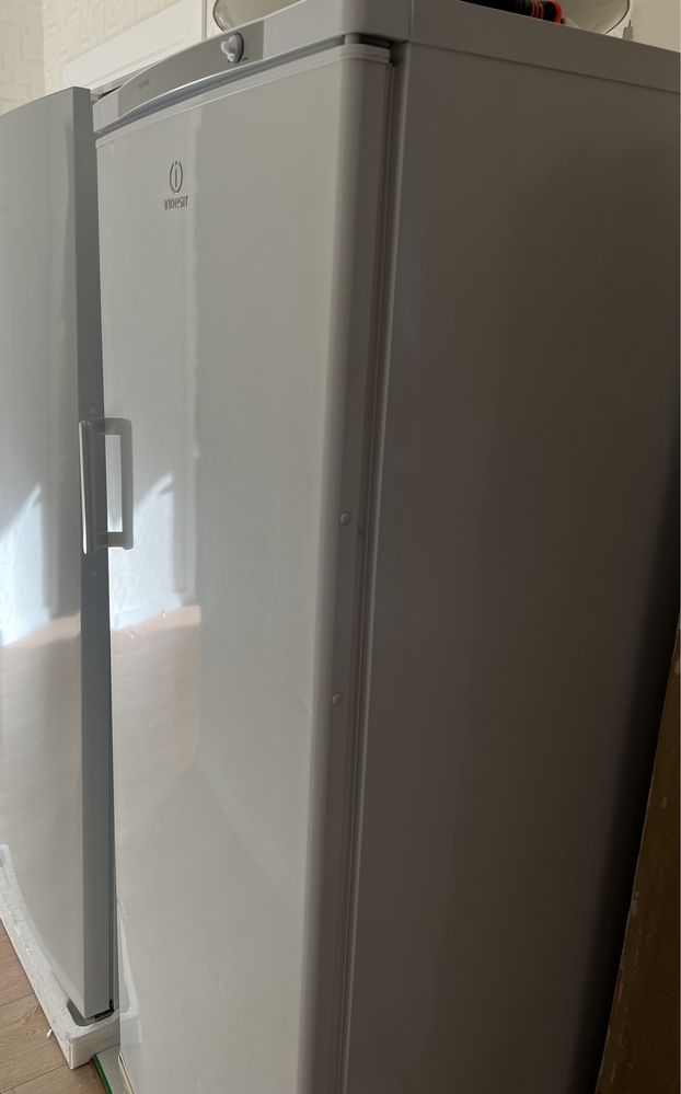 Морозильник Indesit срочно
