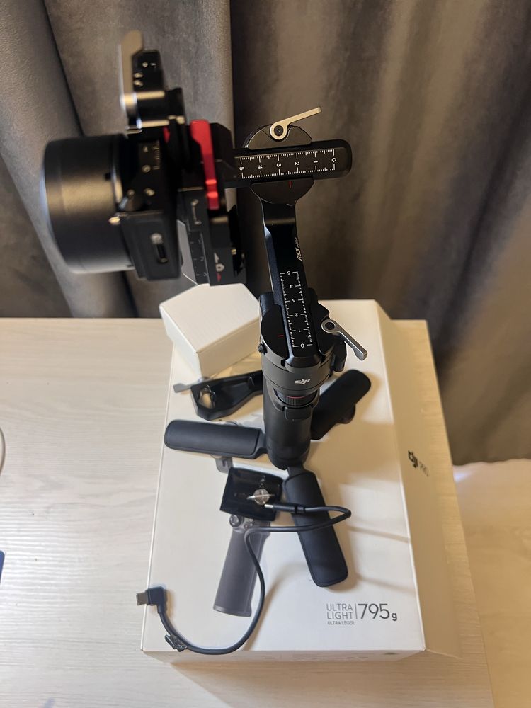 Ручной стабилизатор DJI RS 3 Mini