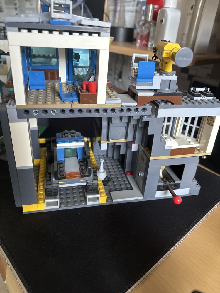 Срочно продам полицейский участок lego