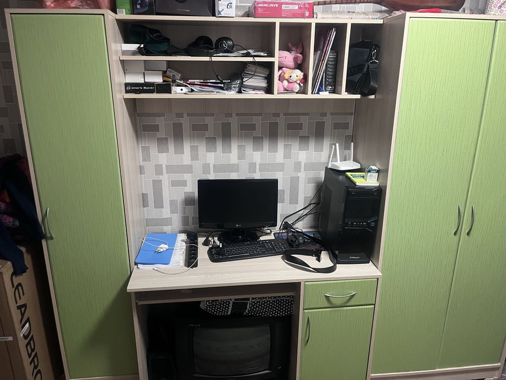 продается шкаф в хорошем состояний