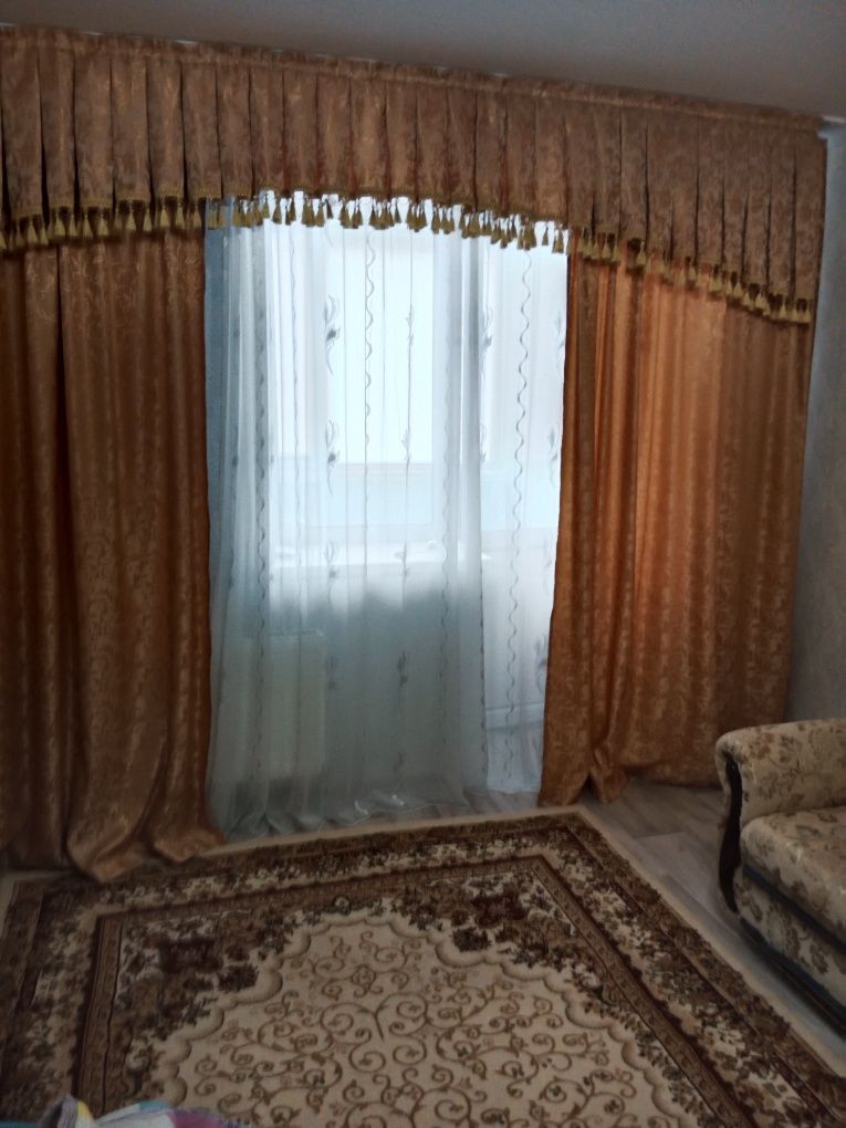 Продам шторы для зала