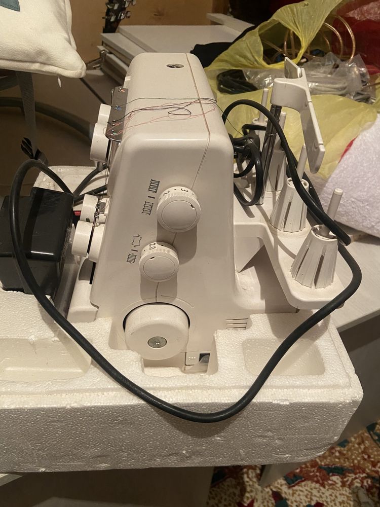 Оверлок  Janome 8002