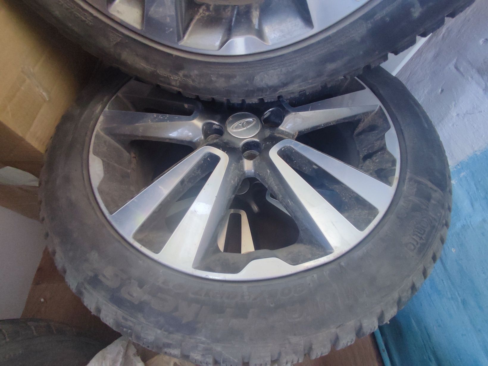 Колёса зимние HANKOOK на литых штатных дисках VESTA SW CROSS 205/50R17