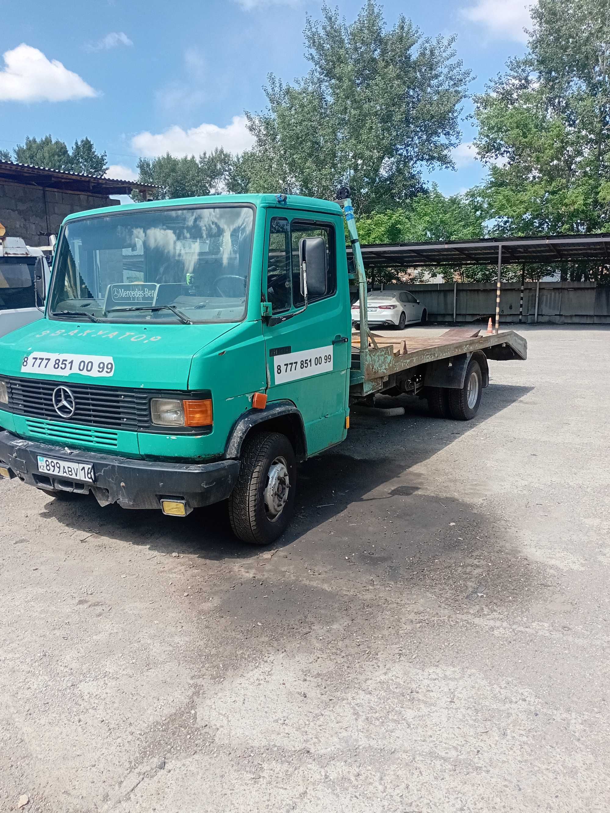 продам эвакуатор Мерседес 609