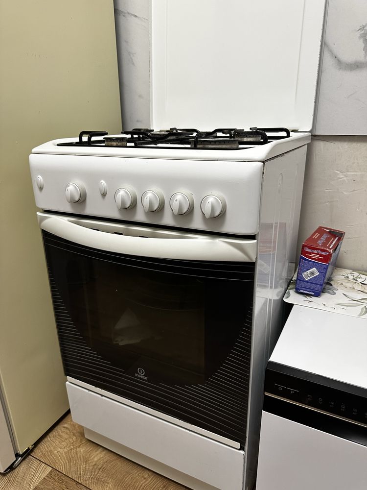 Продам газовую плиту