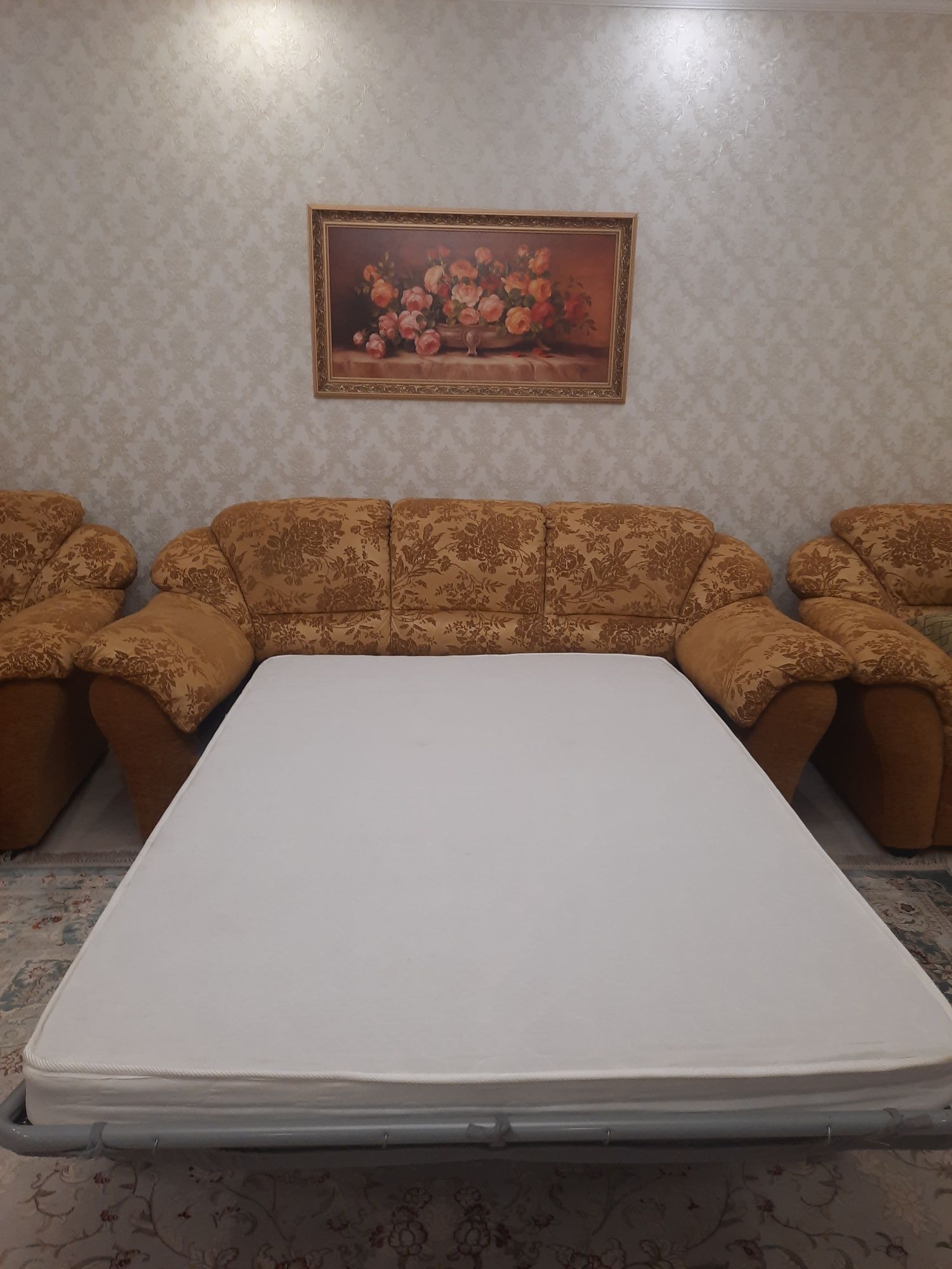 Продам диван два кресла диван раскладывает с ортопедические матрасом .