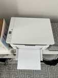 Принтер + картридж  HP LaserJet M141W (7MD74A) )
