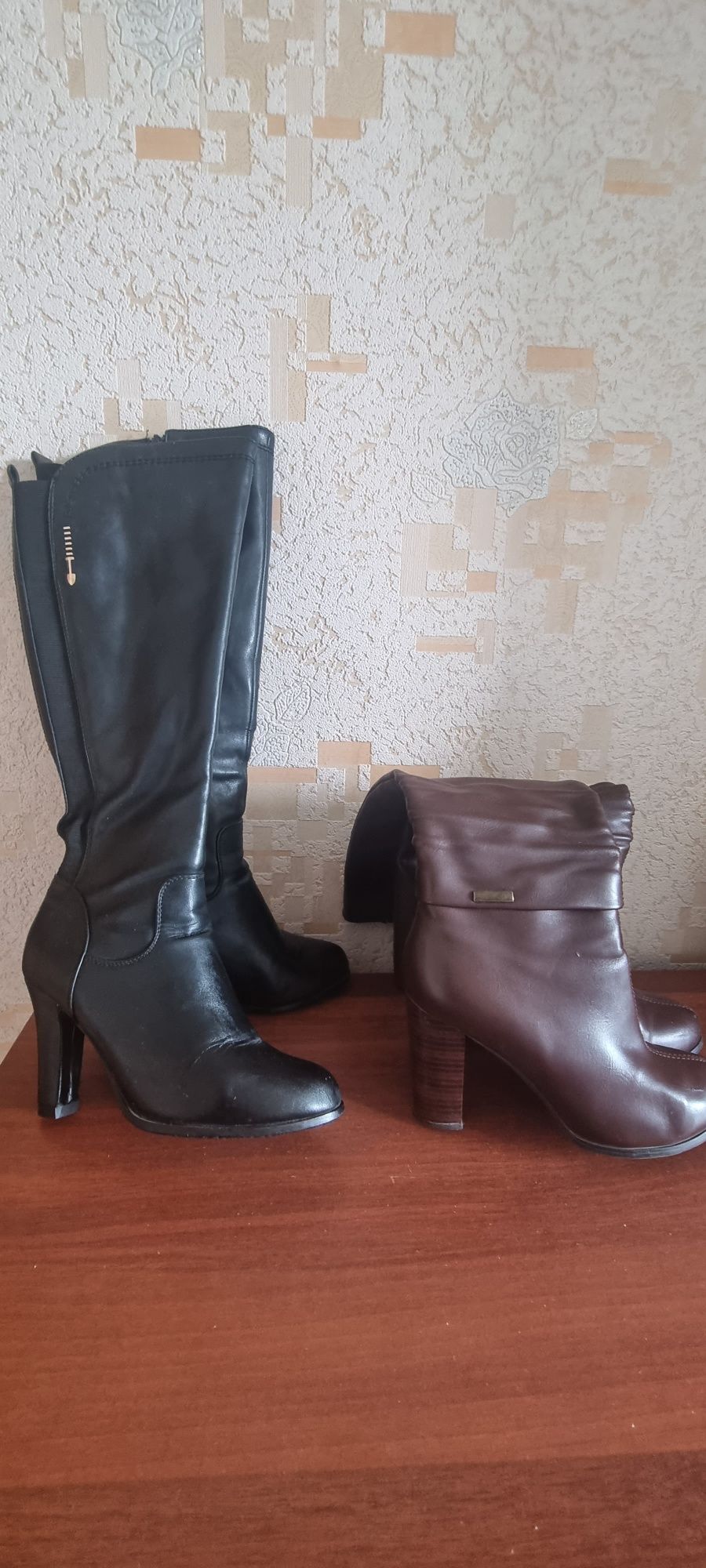 Продам две пары сапожек