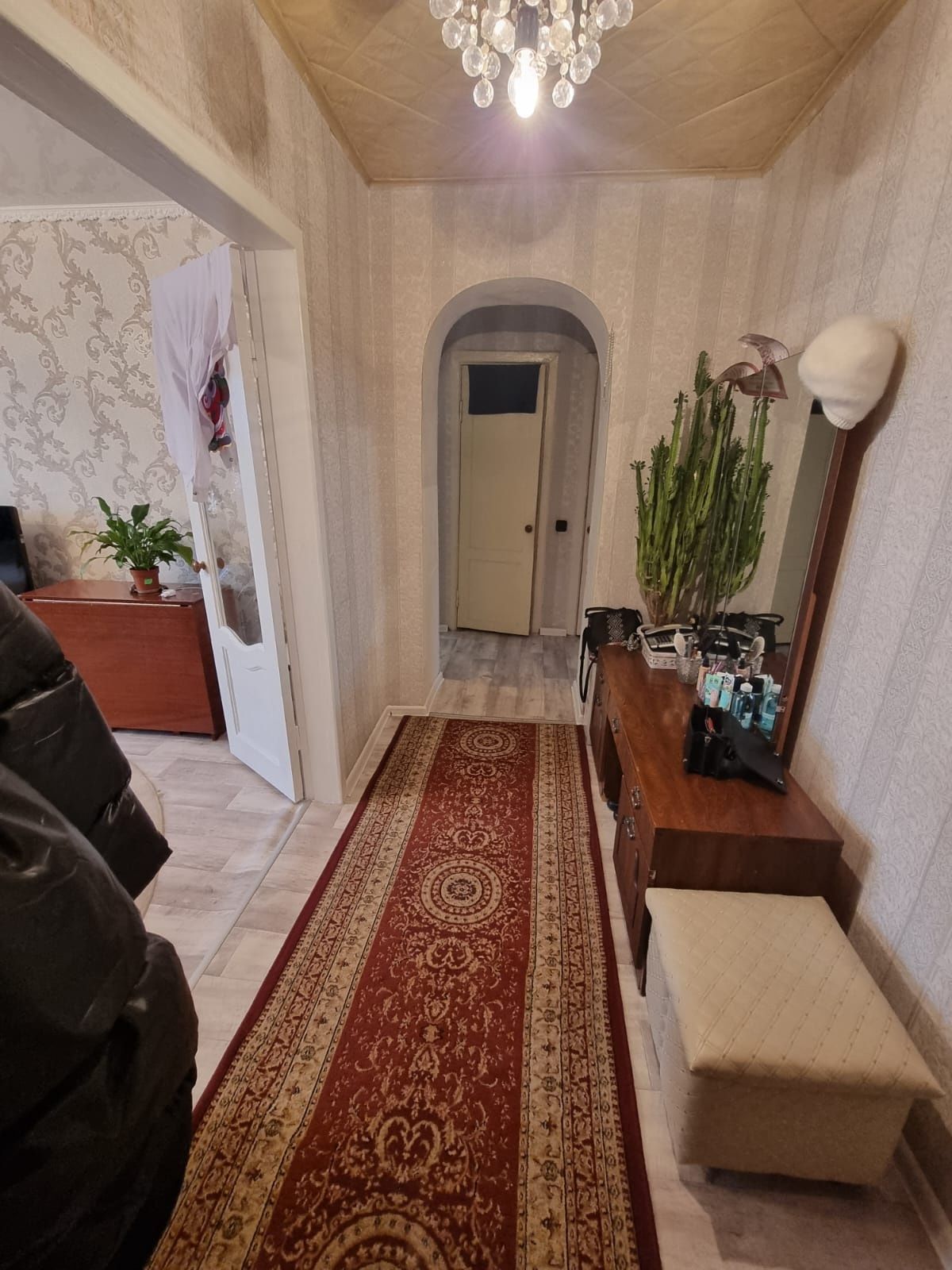 Продам 2 комн.квартиру район Военного училища, новой планир.