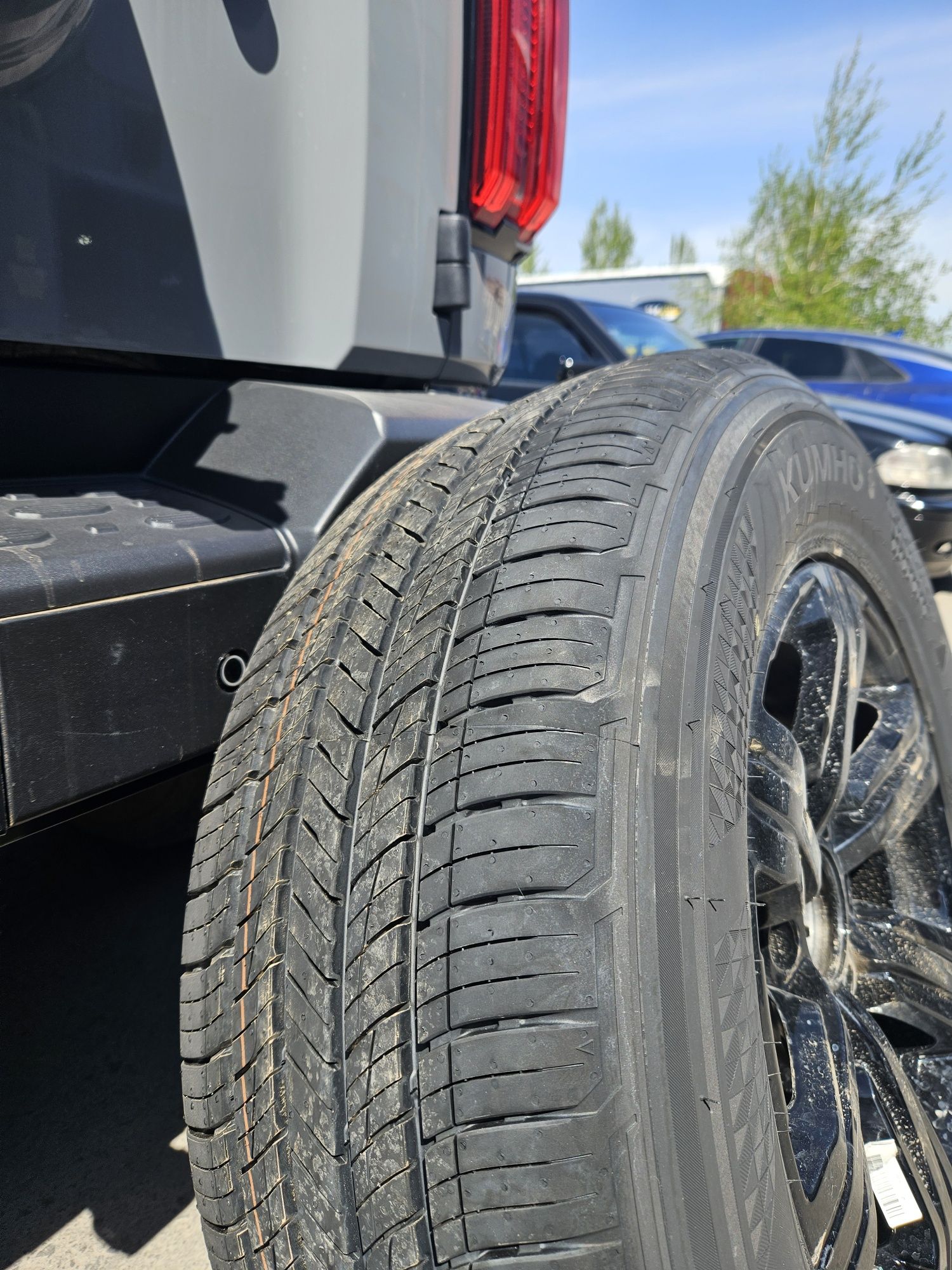 Продам шины летние KUMHO Crugen 265/65 R17 112H
