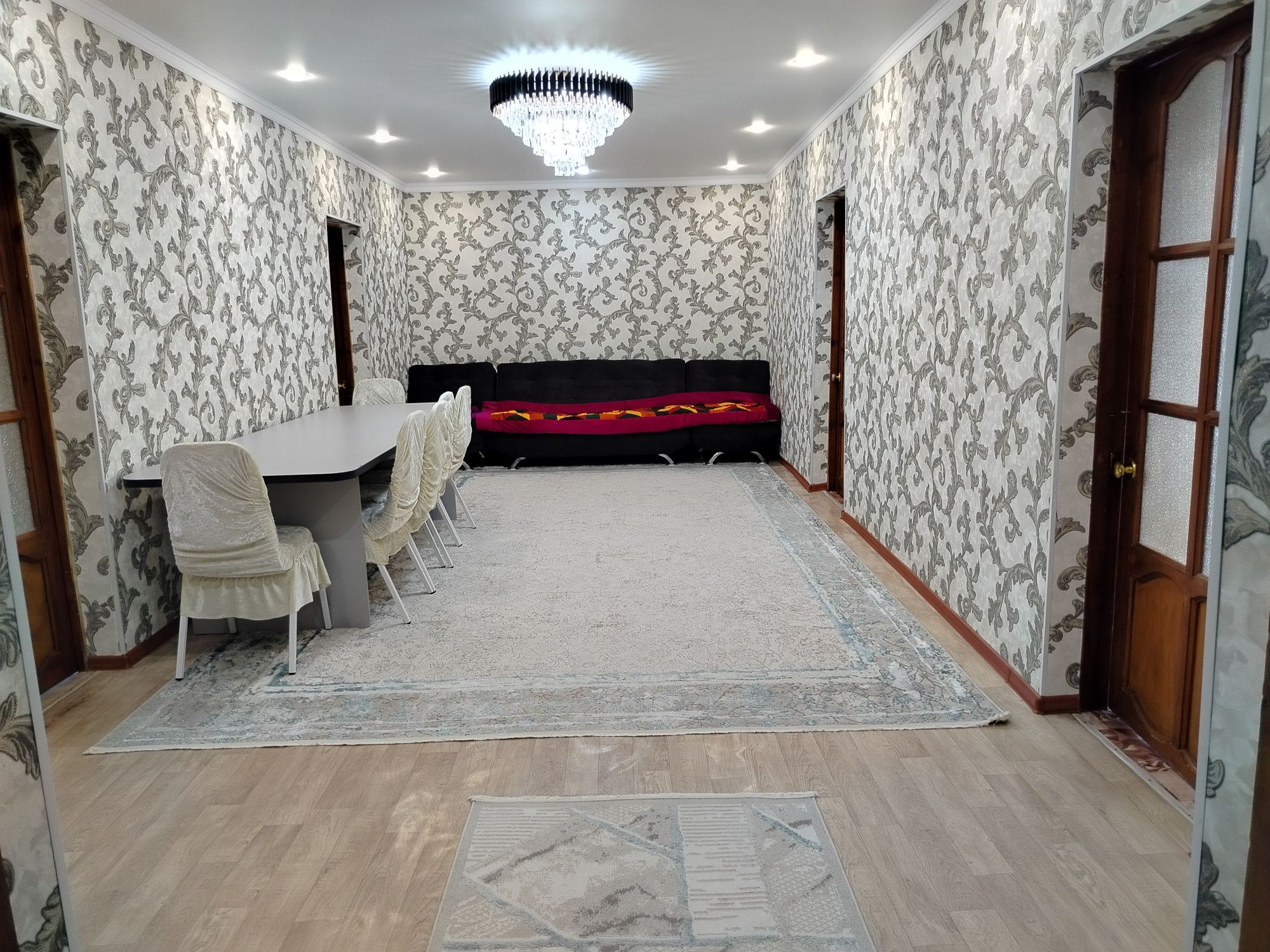Уй сатылады 6 бөлмелі 124кв.м