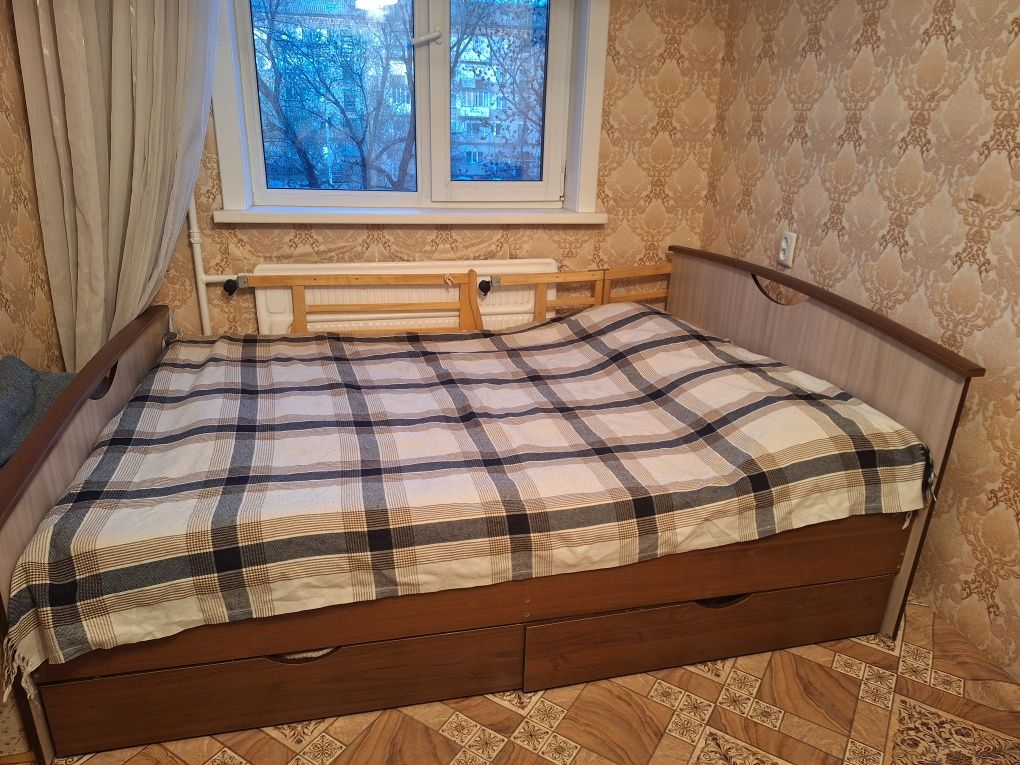 Продам кровать двухспальная детская кровать трансформер кровать без лю