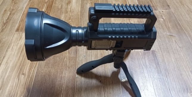 Продам фонарь Фонарь ручной черный