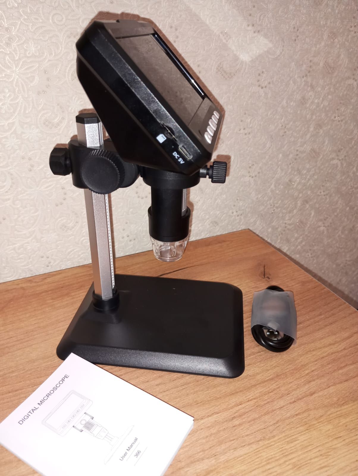 Цифровой микроскоп  QIMIC 10.92cm LCD дисплеем