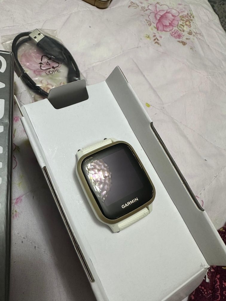 Часы Garmin Venu SQ смарт часы