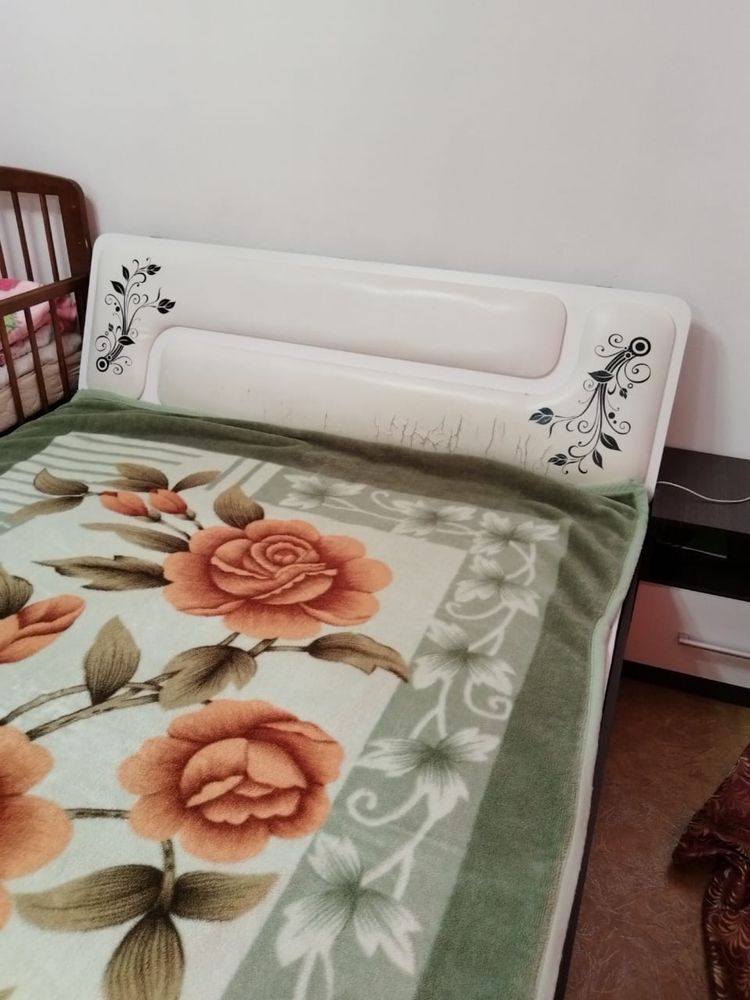 Продам спальный гарнитур