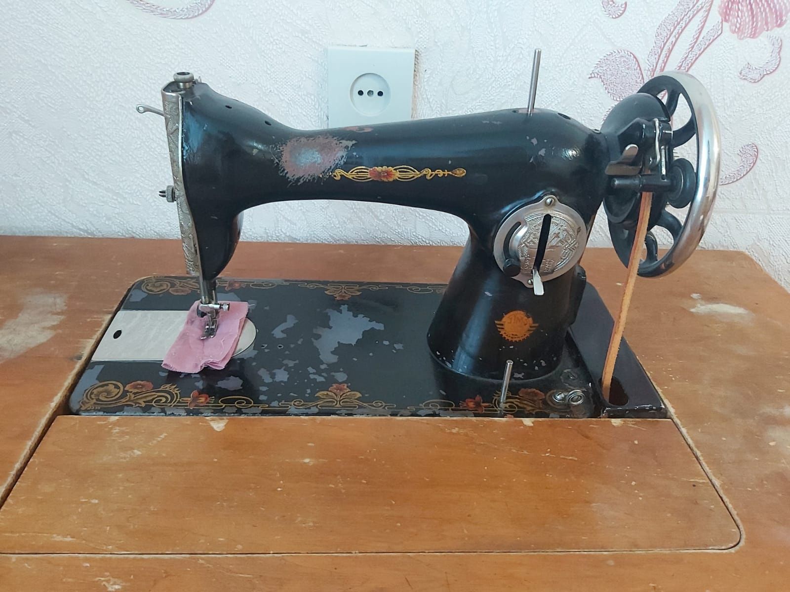 Продам швейную машинку