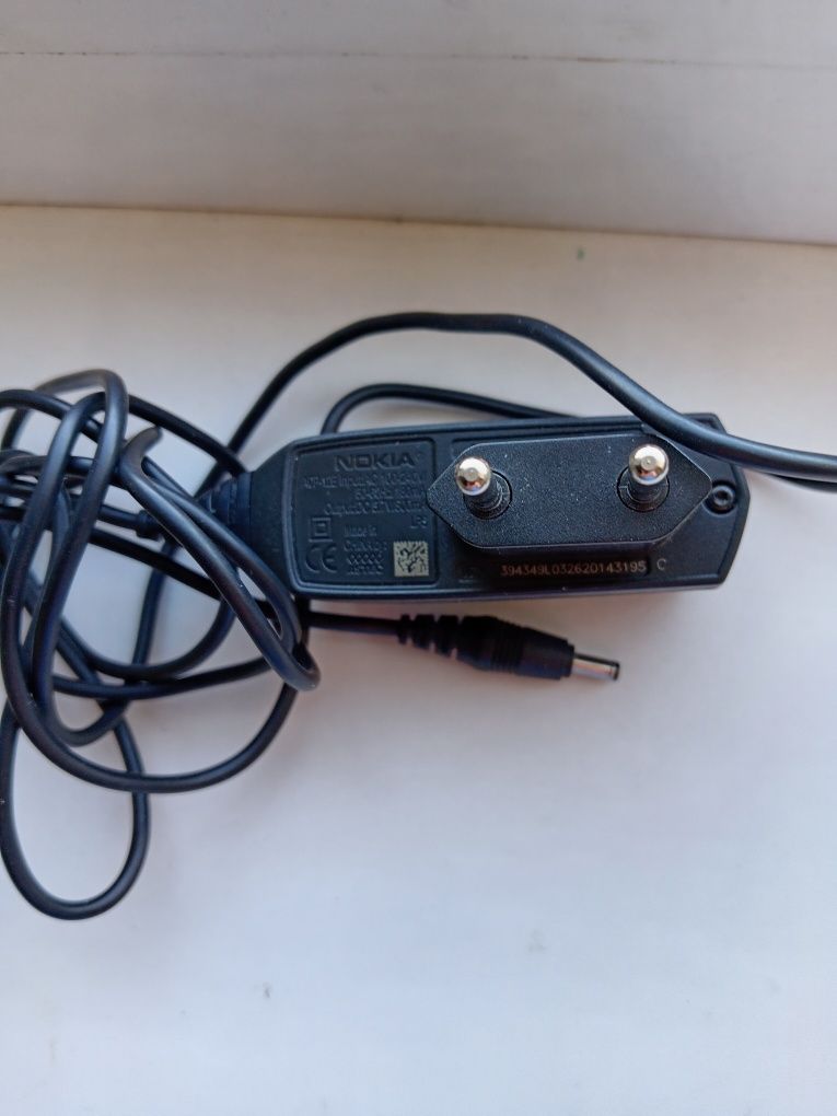 Зарядное устройство, USB кабель.