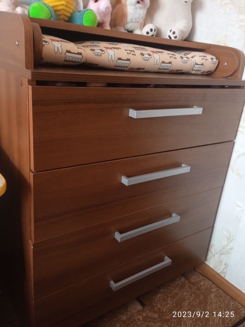 Продам пеленальный столик