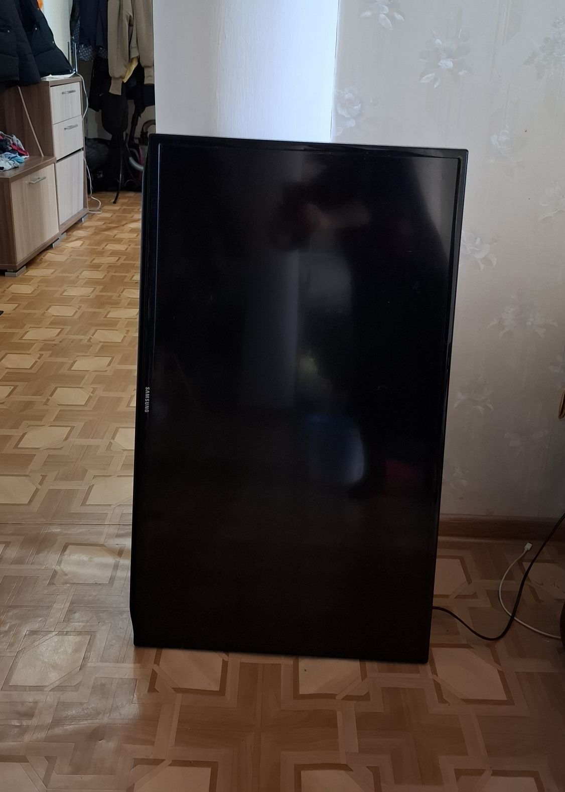продам телевизор 40 диагональ