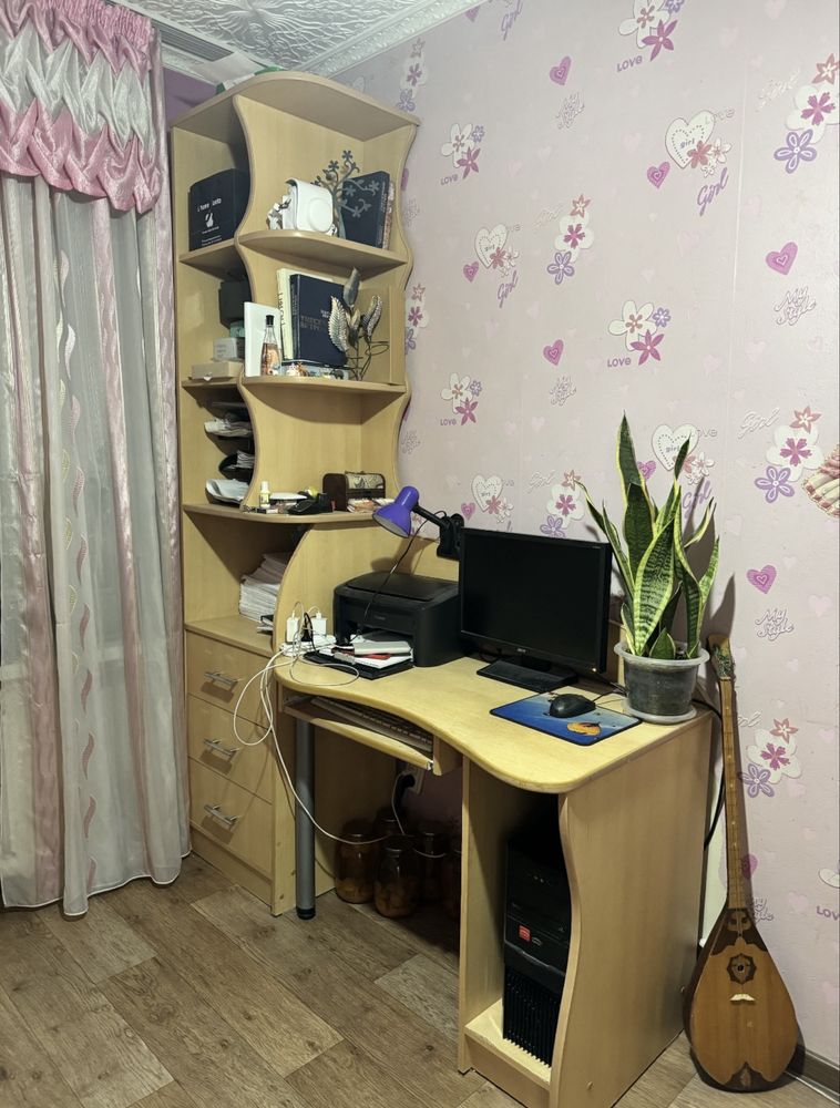 Шкаф и стол для компьютера