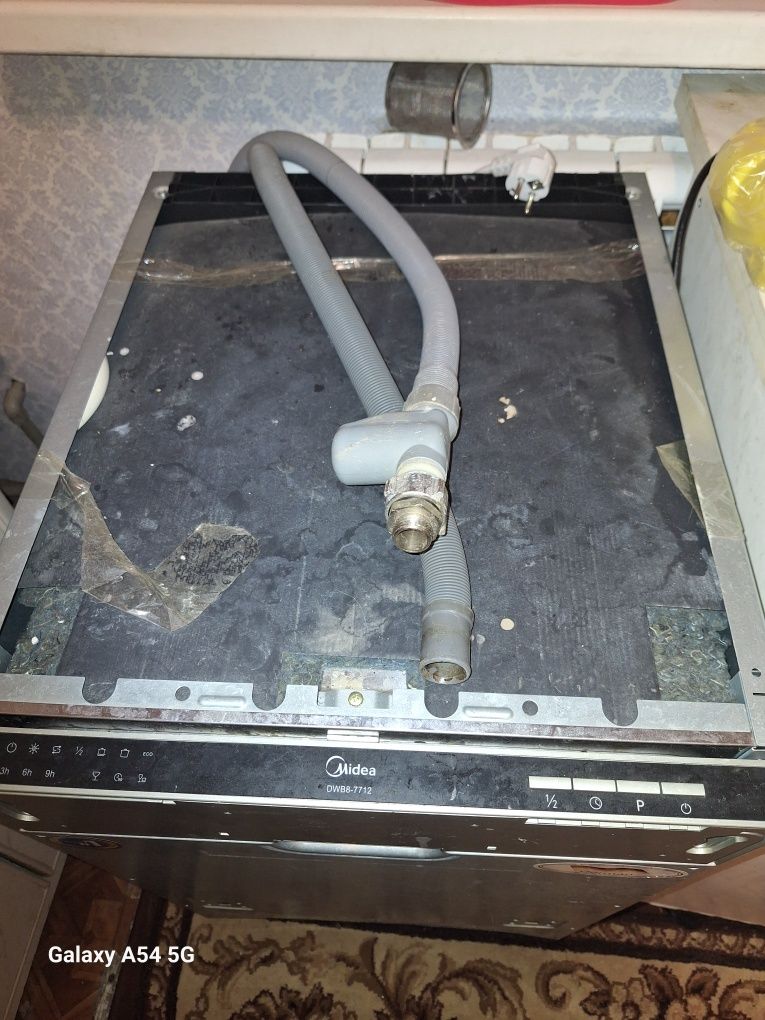 Посудомоечная машина встраиваемая Midea DWB 8-7712
Midea DWB 8-7712 се