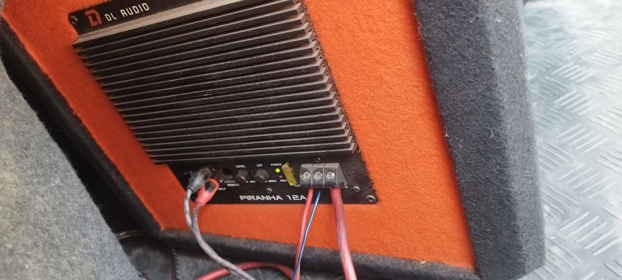Продам сабвуфер Piranha 12A