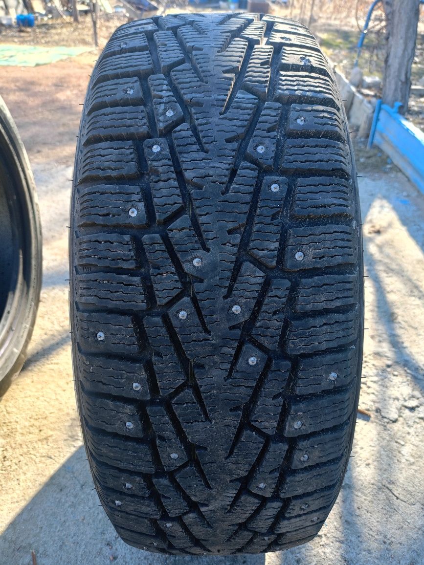 Шины зимние шипованые в хорошем состоянии 225/55R17