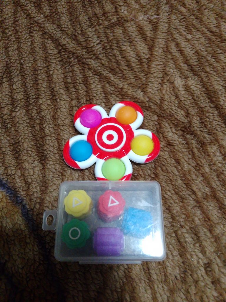 Спикер и конги из игры кальмара