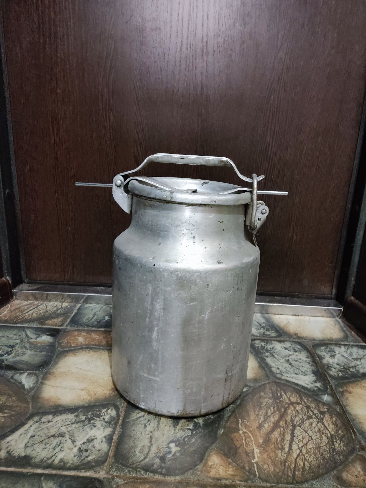 Продам бидон 10 л.